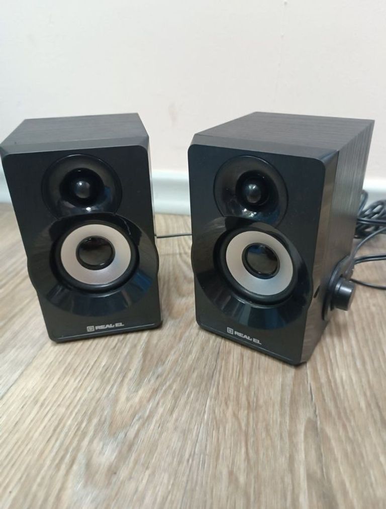 Купить Real-el S-200 Black Б/У