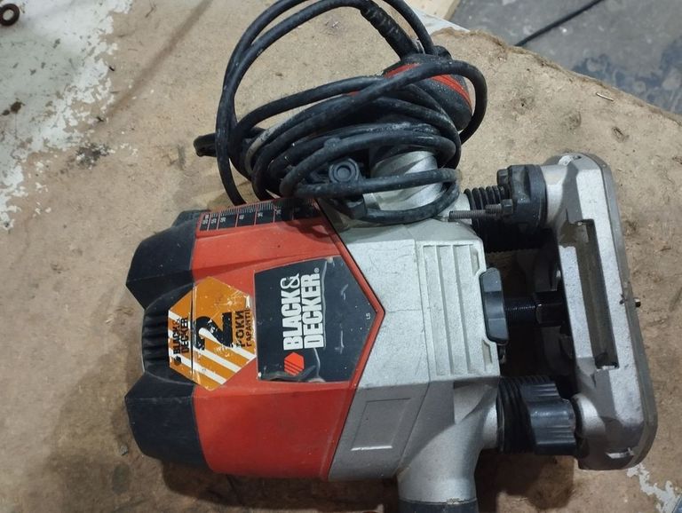 Дешево Black Decker kw900e з ломбарду