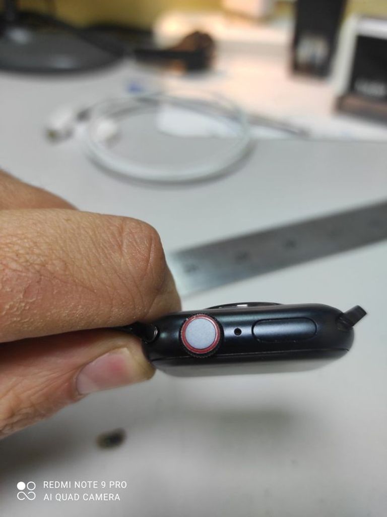 Дешиво Apple apple watch se gps 40mm aluminum case w. abyss s с ломбарда