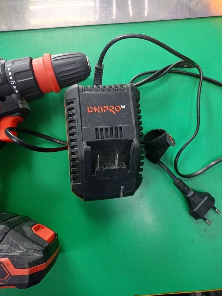 Дешиво Dnipro-M cd-218q 1акб 2ah зп с ломбарда