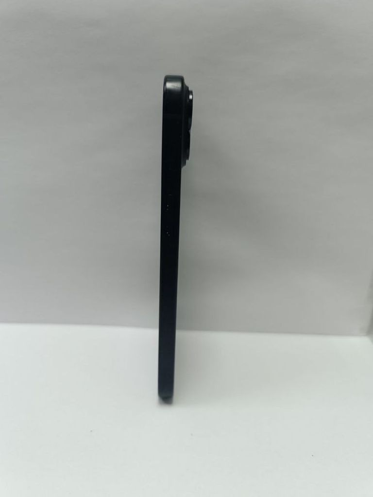 Apple iPhone 15 256GB Green Код:01-200832557. Зображення 6