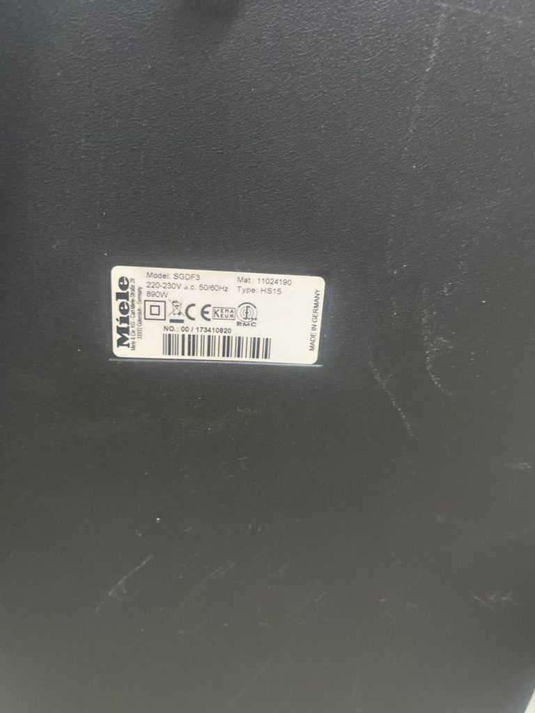 Дешиво Miele Complete C3 PowerLine SGDF3 с ломбарда