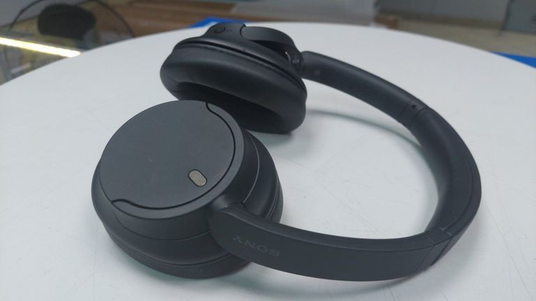 Дешево Sony WH-CH720N Black з ломбарду