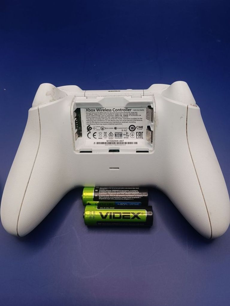 Дешево Microsoft xbox series x s wireless controller з ломбарду