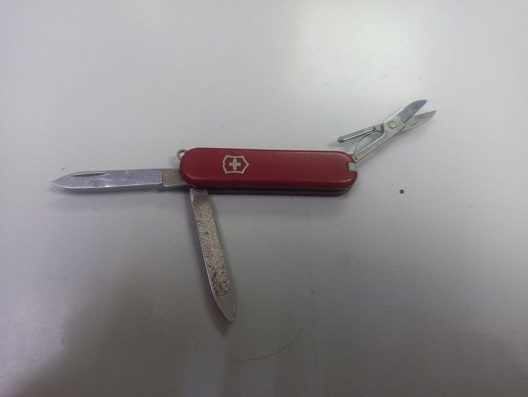 Купити Victorinox Classic SD Red (4.4321.2) Б/У