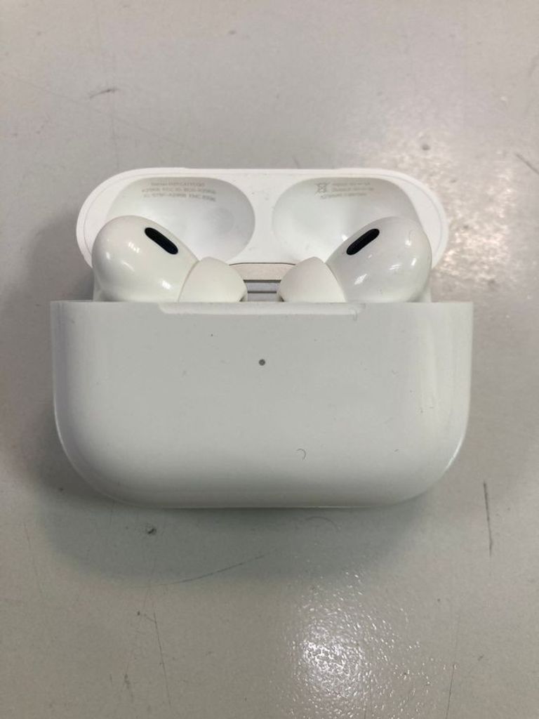 Дешево Apple airpods pro 2nd generation with magsafe charging case usb-c з ломбарду