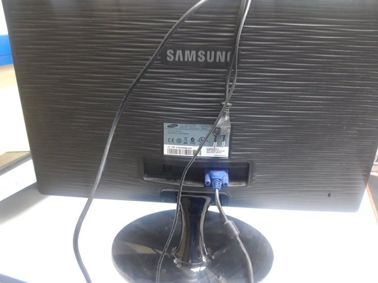 Дешево Samsung s22a300n з ломбарду