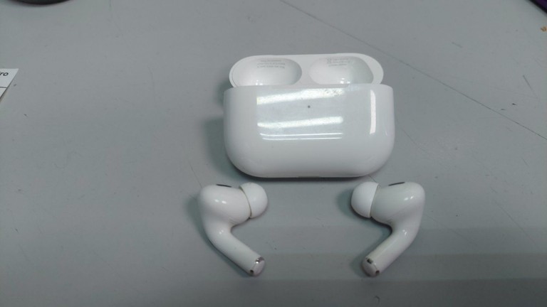 Купить Apple airpods pro 2nd generation with magsafe charging case usb-c Б/У