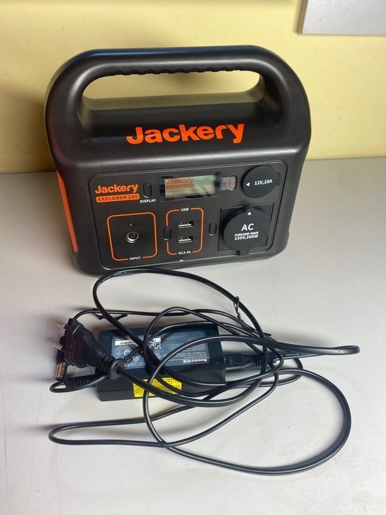 Дешиво Jackery Explorer 240EU с ломбарда