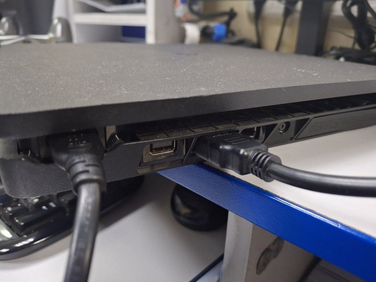 Оголошення Sony playstation 4 slim 1tb / 2 контролери Б/У