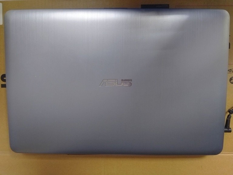 Купити Asus 15/core i3 6006u ddr3/4gb ddr3/hdd 500 gb/geforce 920mx 2gb Б/У