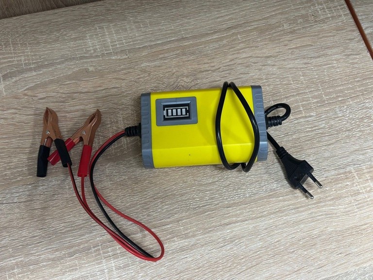 Купити Без Виробника 12v car jump starter Б/У