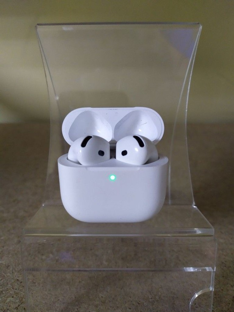 Дешево Apple airpods 4 з ломбарду