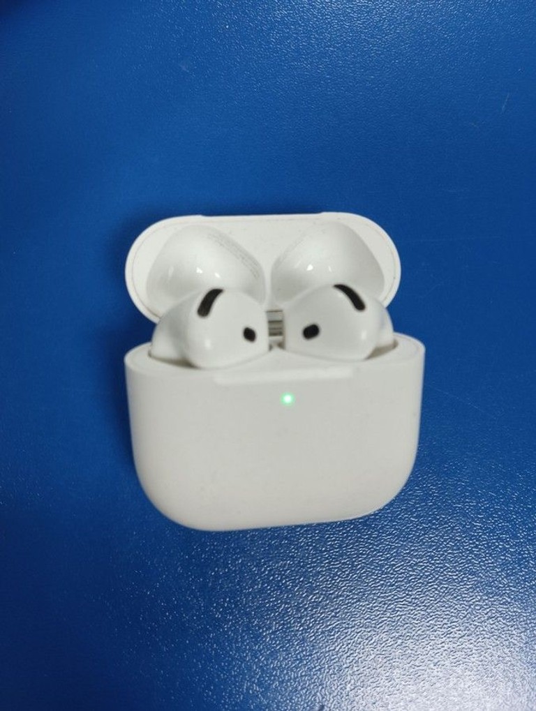 Купити Apple airpods 4 with active noise cancellation Б/У