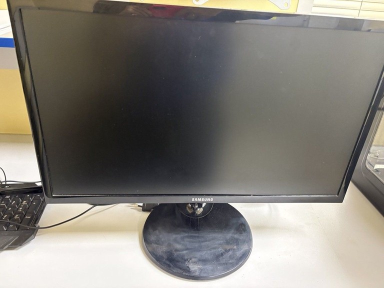 Купити Samsung s22f350fhi Б/У