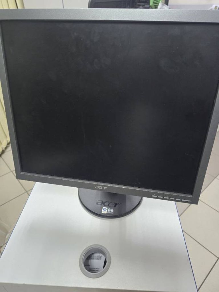 Acer b193w