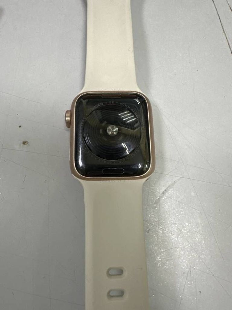 Объявление Apple apple watch se gps 40mm aluminum case w. abyss s Б/У