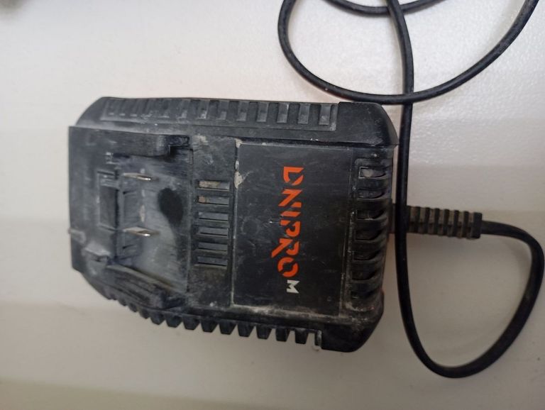 Дешево Dnipro-M dhr-201bc compact 1акб 4ah зп з ломбарду