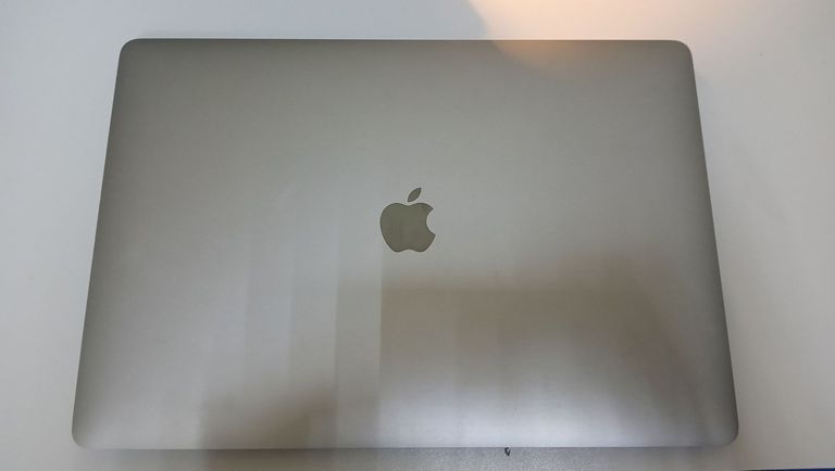 Apple macbook pro/a1990/ core i7 2,2ghz/ ram16gb/ ssd256gb/ amd pro 555x 4gb/ retina, touch bar Код:01-200564935. Изображение 9