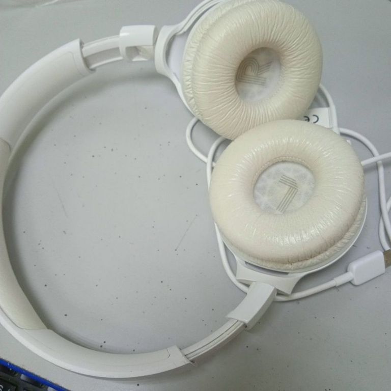 Дешиво Jbl tune 520bt с ломбарда