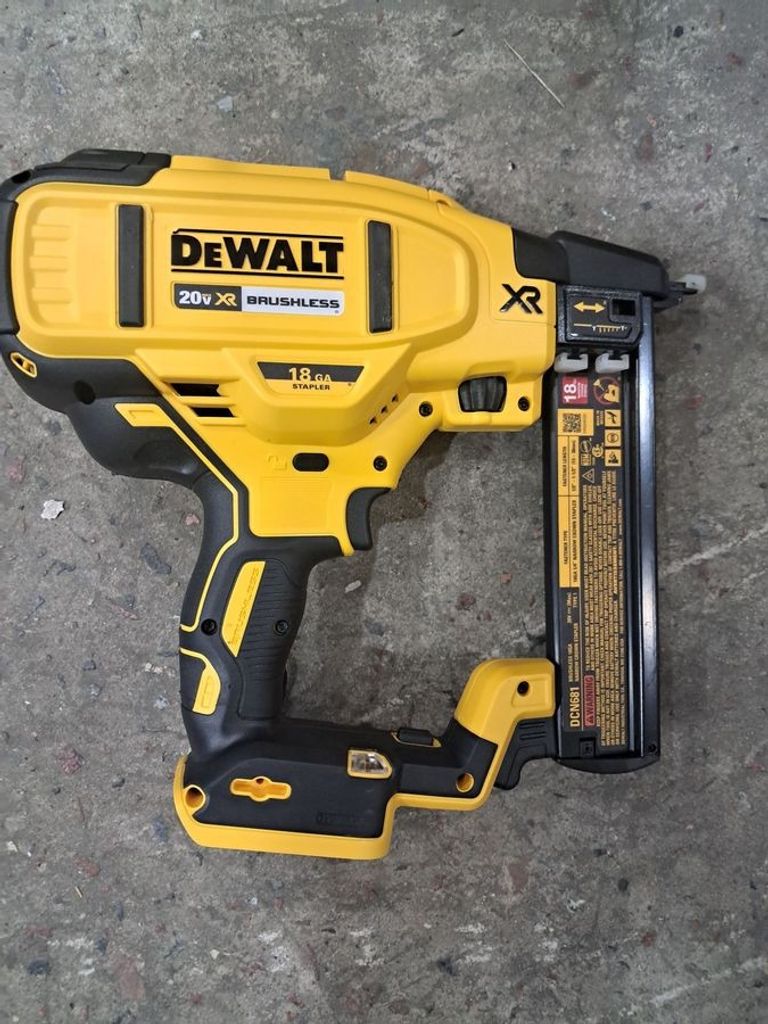 Оголошення Dewalt dcn681n Б/У