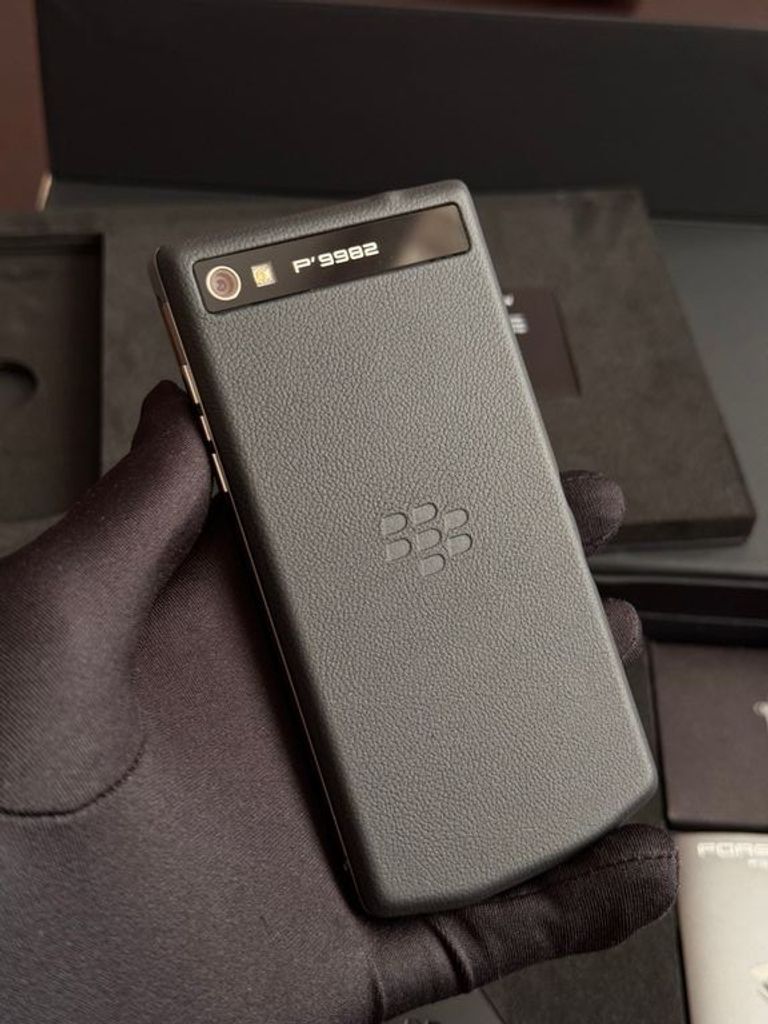 Дешево Blackberry Porsche Design P9982 + чехол в подарок! з ломбарду