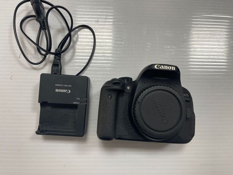 Дешево Canon EOS 700D body з ломбарду