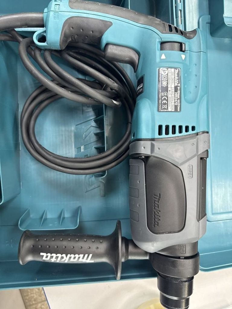 Дешево Makita HR2470 з ломбарду