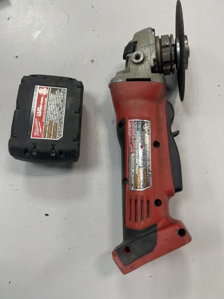 Дешево Milwaukee hd18 ag-125-0 з ломбарду