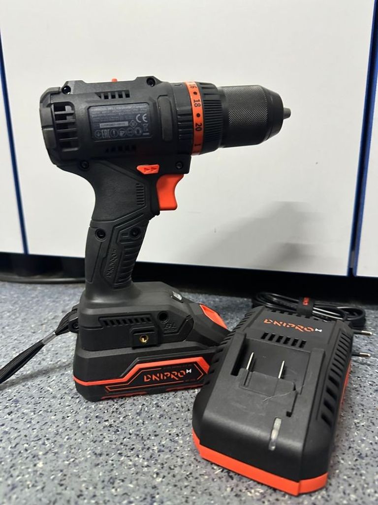 Дешево Dnipro-M cd-218 + 1акб 4ah +1акб 2ah + зп з ломбарду