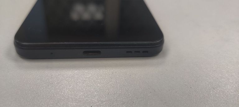 Дешиво Motorola xt2345-3 e13 8/128gb с ломбарда