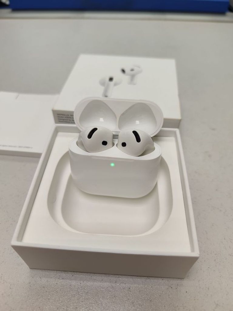 Дешиво Apple airpods 4 with active noise cancellation с ломбарда