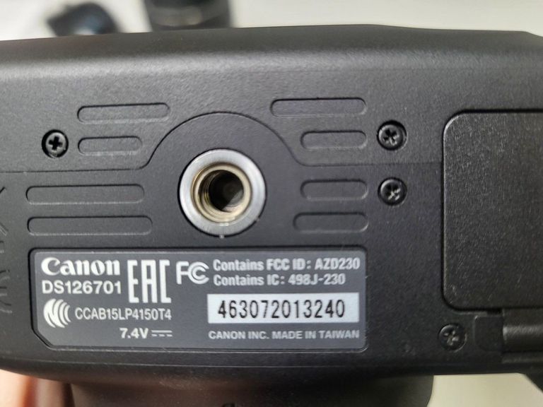 Купити Canon eos 4000d + ef-s 18-55 1:3.5-5.6 iii Б/У