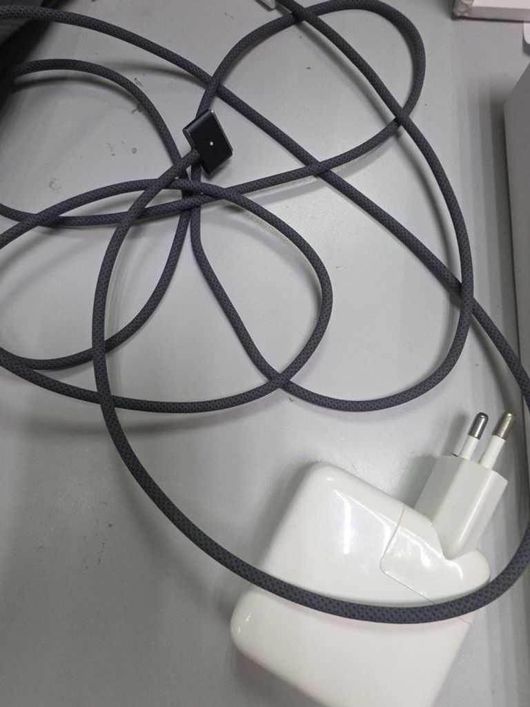 Дешиво Apple macbook air 13.6'' a3113/m3/ram8gb/ssd256gb/gpu 8 core с ломбарда