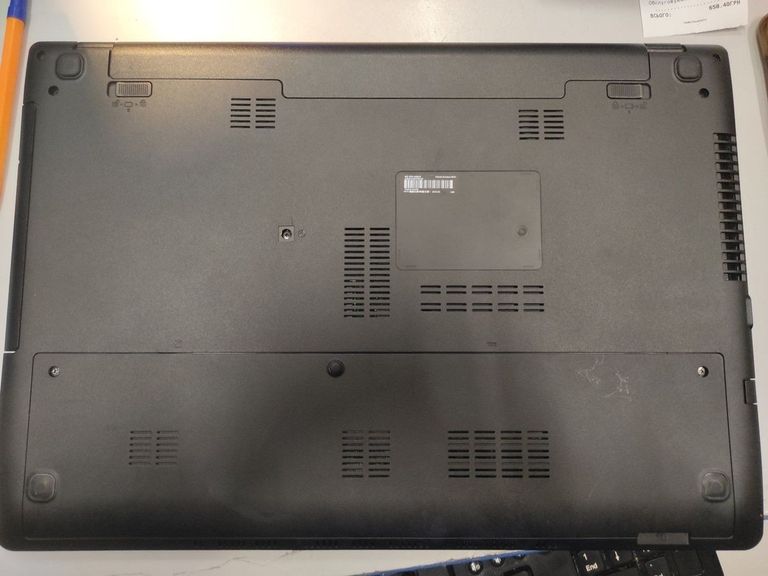 Розпродаж Asus 15/pentium 2117u ddr3/4gb ddr3/hdd 500 gb/ssd *відсутній/geforce 740m, продавець Техноскарб