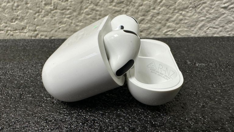 Apple airpods 4 with active noise cancellation Код:01-200849371. Изображение 5