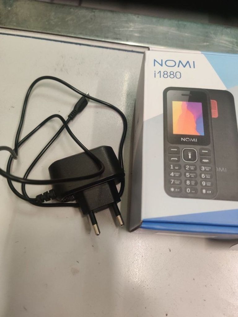 Дешево Nomi i1880 Black з ломбарду