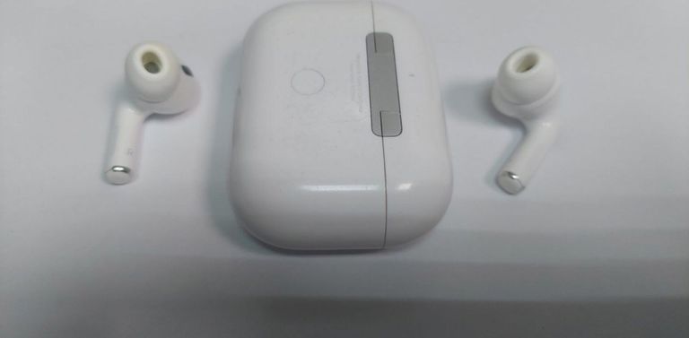 Дешево Apple airpods pro 2nd generation with magsafe charging case usb-c з ломбарду