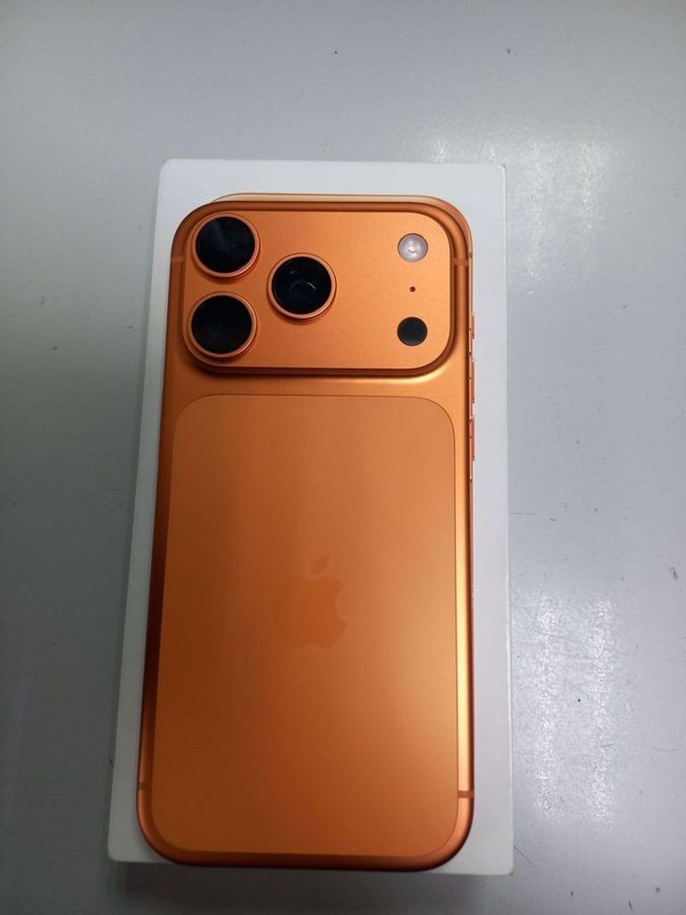 Apple iPhone 17 Pro 256GB Deep Blue (MG8J4) Код:01-200915166. Зображення 8