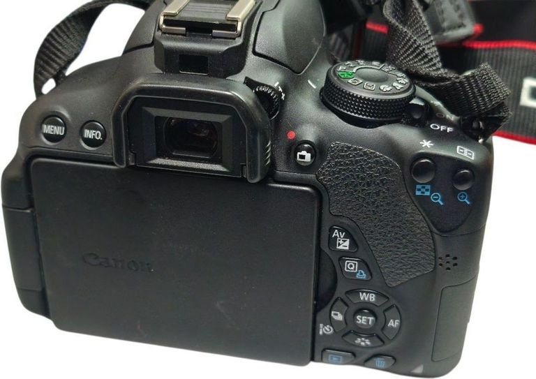 Розпродаж Canon eos 700d + ef-s 18-55mm 1:3.5-5.6 is stm, продавець Техноскарб