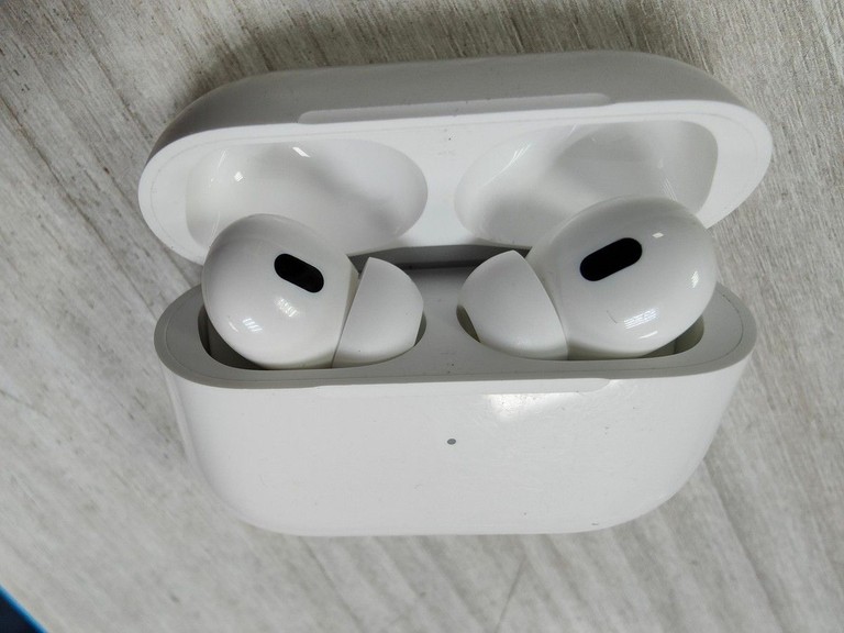 Купить Apple airpods pro 2nd generation with magsafe charging case usb-c Б/У