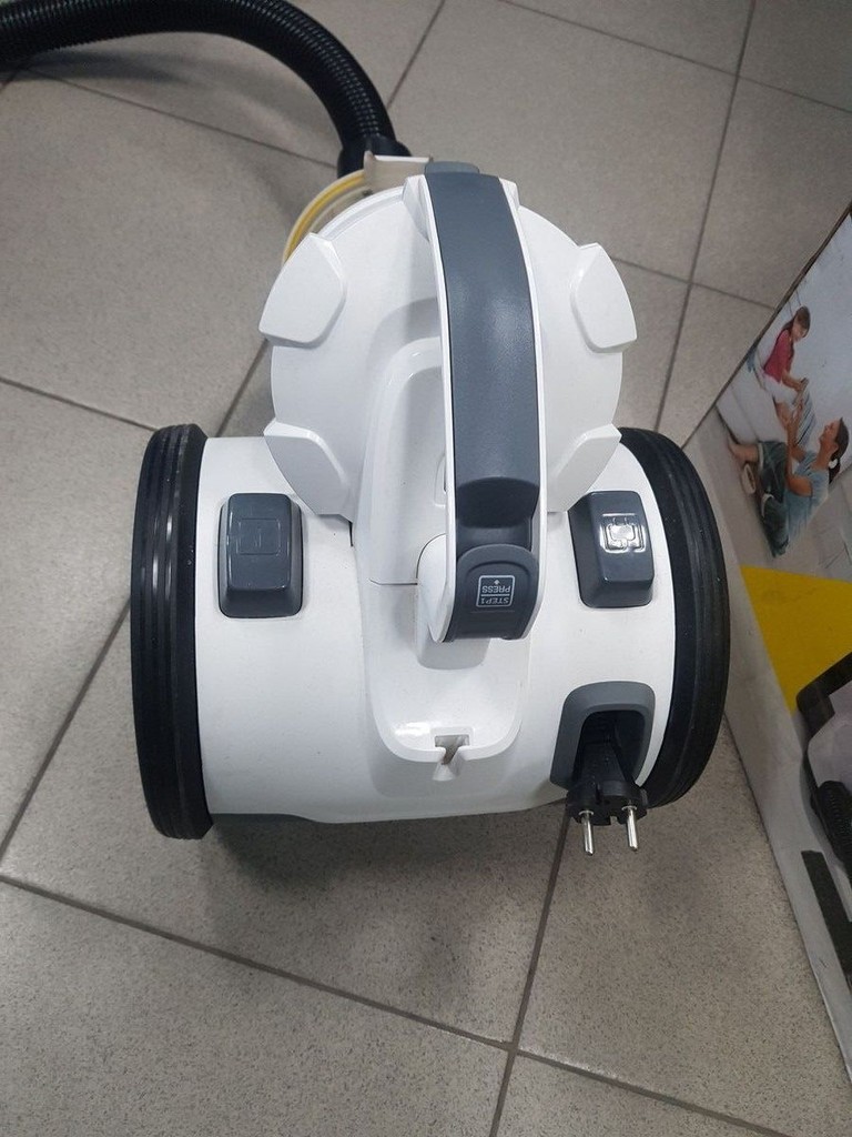 Распродажа Karcher VC 3 Premium White (1.198-135.0), продавец Техноскарб
