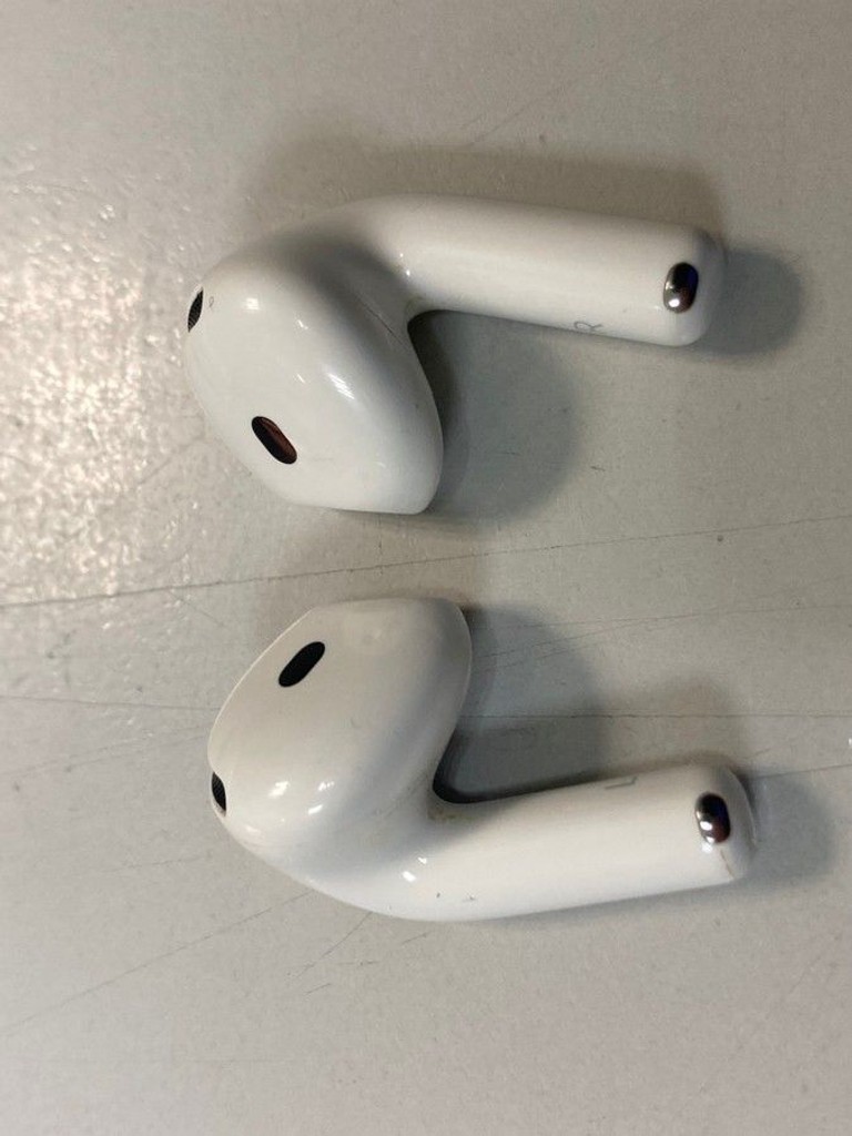 Дешиво Apple airpods 4 with active noise cancellation с ломбарда