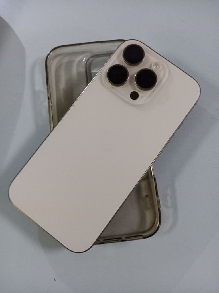 Купить Apple iPhone 16 Pro 128GB eSIM Desert Titanium (MYMC3) Б/У