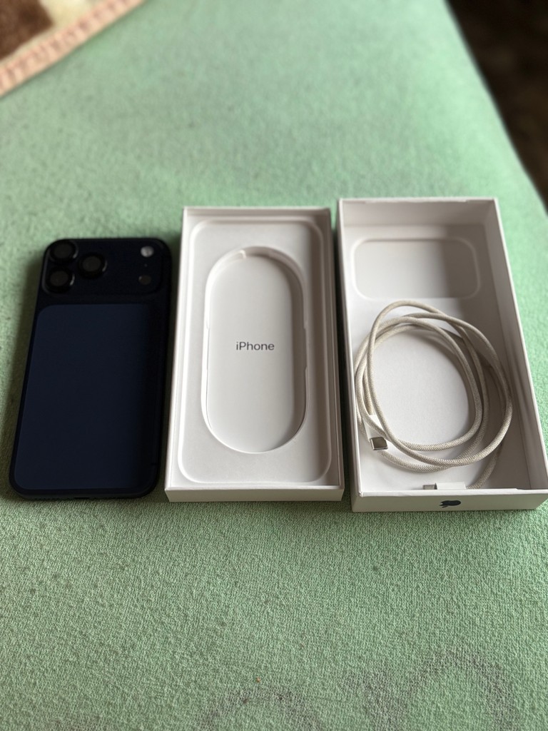 Дешево Apple iPhone 17 Pro Max 256GB Deep Blue (MFYP4) з ломбарду