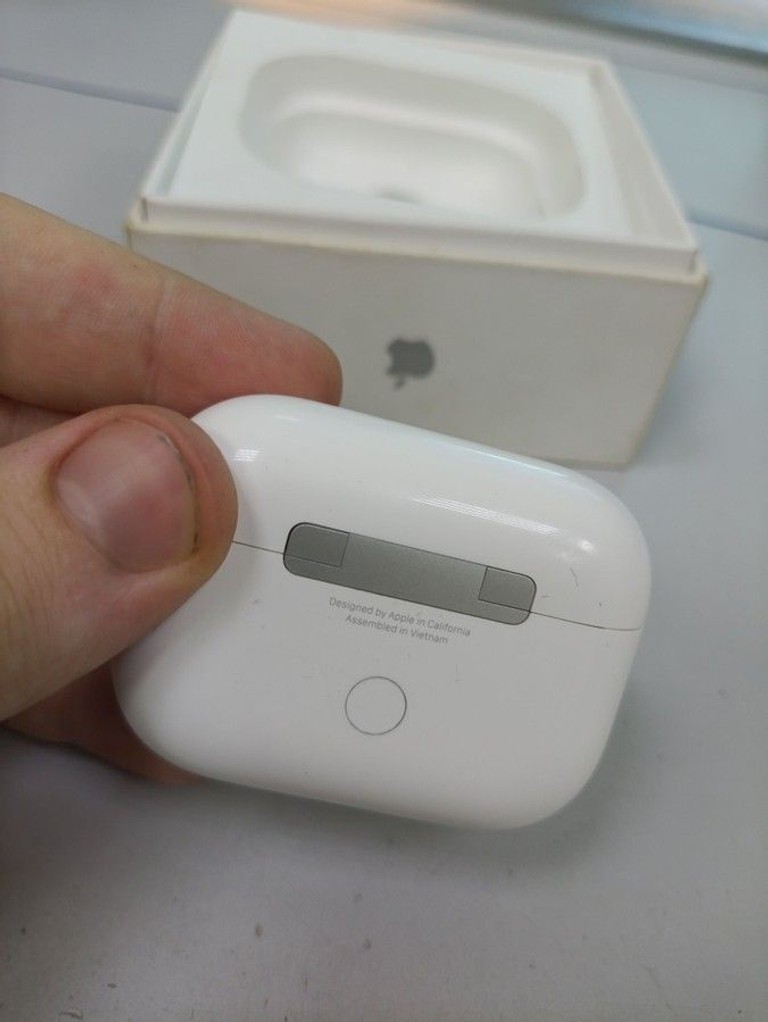 Оголошення Apple airpods pro 2nd generation with magsafe charging case usb-c Б/У