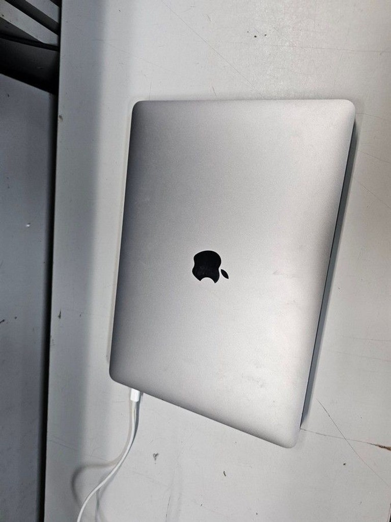 Розпродаж Apple macbook pro a1989 13,3" core i5 2,4ghz/ram8gb/ssd256gb/iris plus graphics 655, продавець Техноскарб