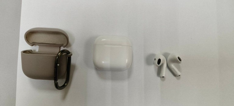Купити Apple airpods 4 Б/У