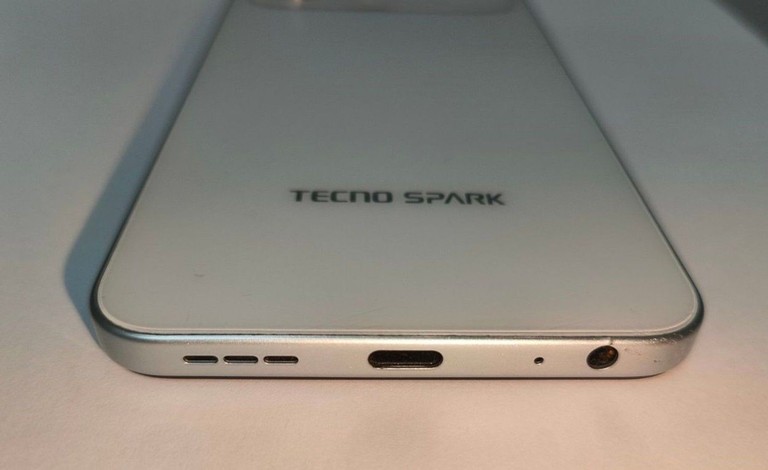 Распродажа Tecno Spark 40C KM4k 4/128GB Veil White (4894947093036), продавец Техноскарб
