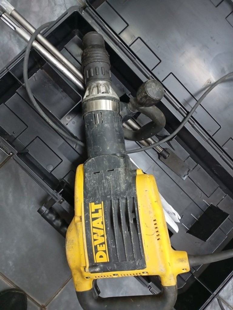 Дешиво Dewalt d25899qs с ломбарда
